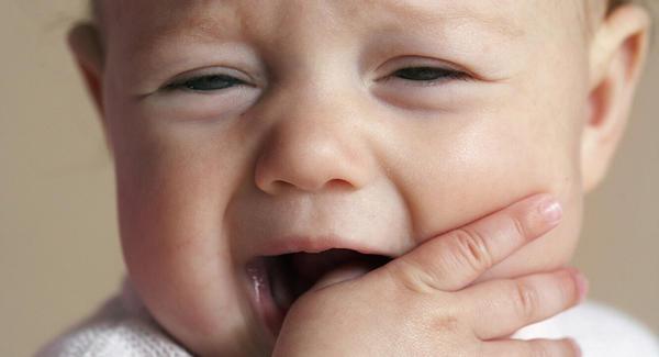 Dentição: Dor durante o crescimento dos dentes do bebê - Pediatra Curitiba - Clínica CMP